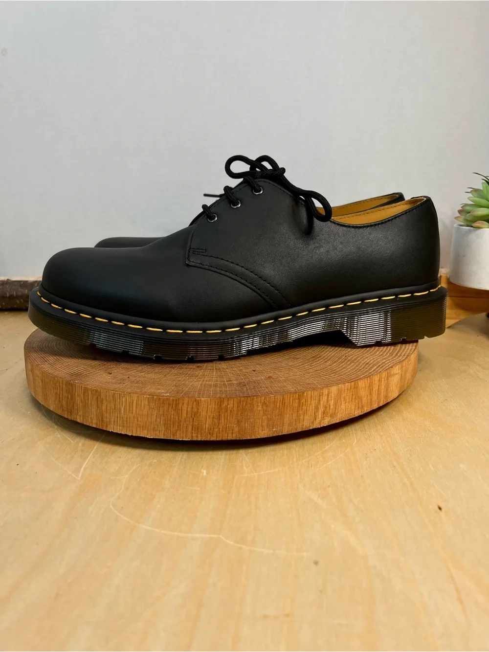NWOB Dr. Martens 11838 4-Eye Black Leather Oxfords Men's Size 11